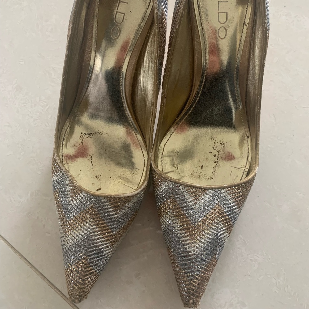 STUNNING TWO TONE SHOES